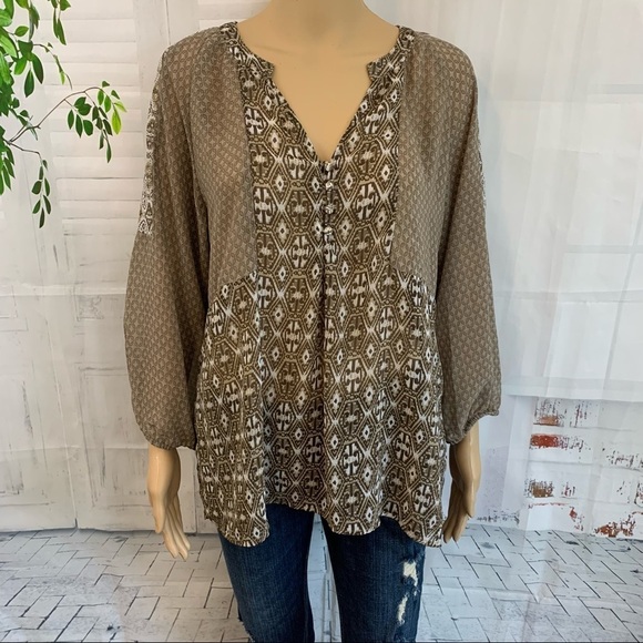 BKE Boutique Semi Sheer Boho Top - Picture 1 of 8